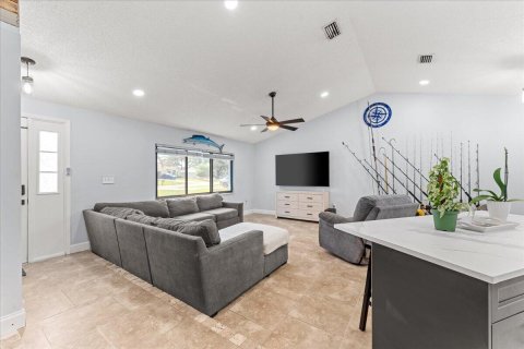House in Palm Bay, Florida 3 bedrooms, 153.47 sq.m. № 2247130 - photo 9