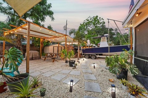 House in Palm Bay, Florida 3 bedrooms, 153.47 sq.m. № 2247130 - photo 3