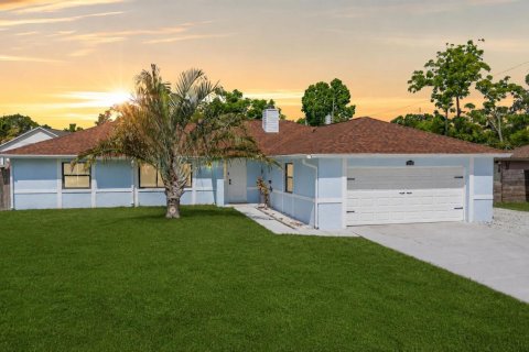 House in Palm Bay, Florida 3 bedrooms, 153.47 sq.m. № 2247130 - photo 2