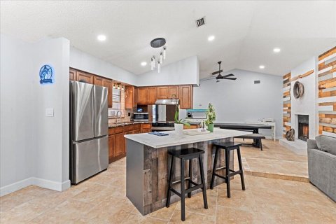 House in Palm Bay, Florida 3 bedrooms, 153.47 sq.m. № 2247130 - photo 11