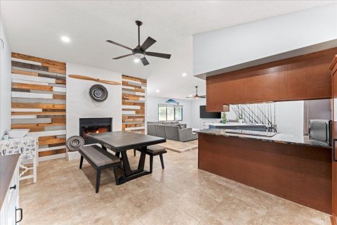 House in Palm Bay, Florida 3 bedrooms, 153.47 sq.m. № 2247130 - photo 20