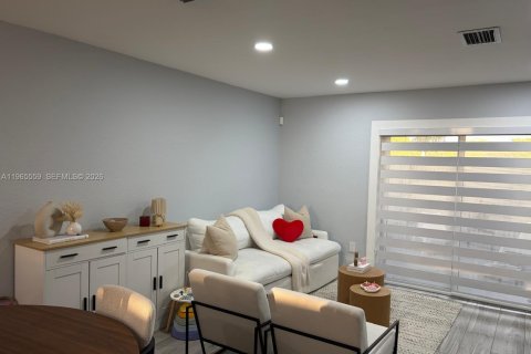 Купить таунхаус в Майами, Флорида 3 спальни, 106.84м2, № 2027766 - фото 8