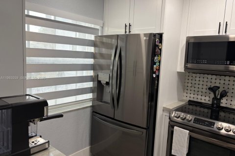 Купить таунхаус в Майами, Флорида 3 спальни, 106.84м2, № 2027766 - фото 11