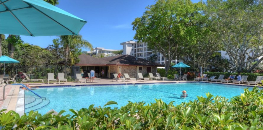 Condominio en Pompano Beach, Florida, 2 dormitorios  № 1049942