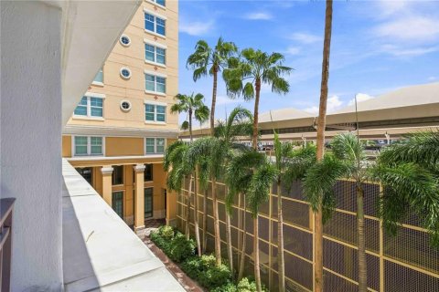 Copropriété à vendre à Sarasota, Floride: 2 chambres, 107.77 m2 № 2308747 - photo 29