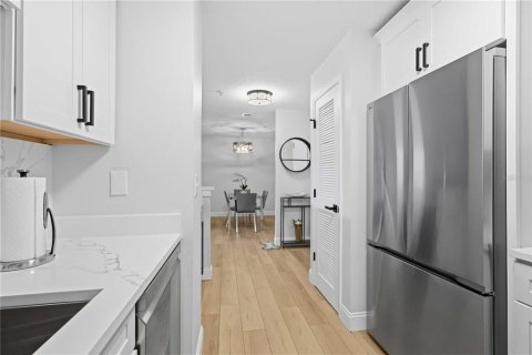 Copropriété à vendre à Sarasota, Floride: 2 chambres, 107.77 m2 № 2308747 - photo 8