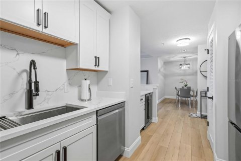 Copropriété à vendre à Sarasota, Floride: 2 chambres, 107.77 m2 № 2308747 - photo 6