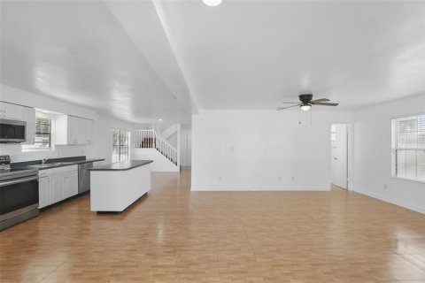 Снять в аренду квартиру в Орландо, Флорида 3 спальни, 204.38м2, № 2114128 - фото 3