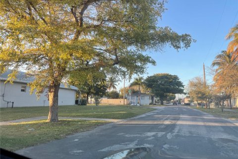 Terreno en venta en Hallandale Beach, Florida № 1861973 - foto 2