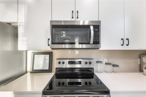 Touwnhouse à vendre à Kissimmee, Floride: 3 chambres, 134.89 m2 № 2415446 - photo 12