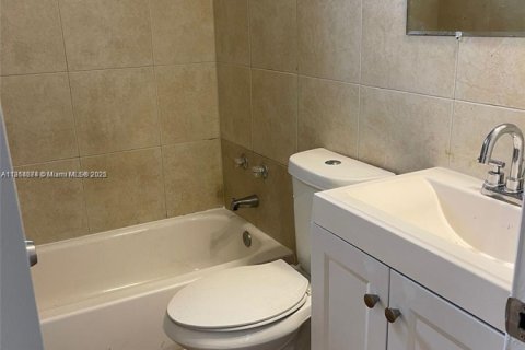 Propiedad comercial en venta en Miami, Florida, 268.3 m2 № 1983442 - foto 8