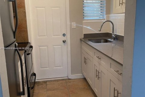 Propiedad comercial en venta en Miami, Florida, 268.3 m2 № 1983442 - foto 7