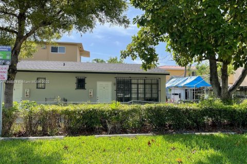 Propiedad comercial en venta en Miami, Florida, 268.3 m2 № 1983442 - foto 3