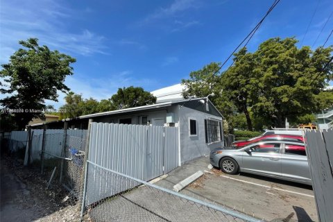 Propiedad comercial en venta en Miami, Florida, 268.3 m2 № 1983442 - foto 5