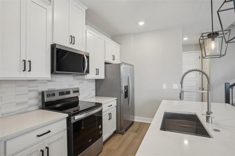 House in Winter Garden, Florida 3 bedrooms, 155.89 sq.m. № 1629782 - photo 13