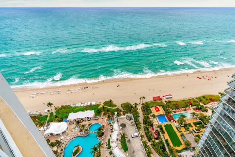 Condo in Sunny Isles Beach, Florida  № 1962957 - photo 4