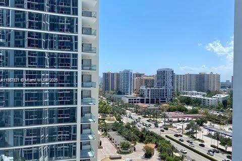 Condo in Sunny Isles Beach, Florida  № 1962957 - photo 5