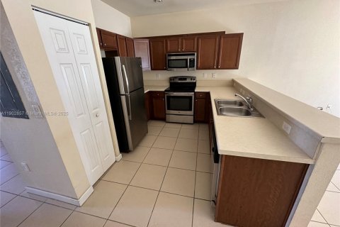 Adosado en alquiler en Hialeah, Florida, 3 dormitorios, 143.53 m2 № 1954138 - foto 4