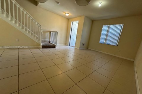 Adosado en alquiler en Hialeah, Florida, 3 dormitorios, 143.53 m2 № 1954138 - foto 2