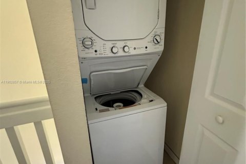 Adosado en alquiler en Hialeah, Florida, 3 dormitorios, 143.53 m2 № 1954138 - foto 8