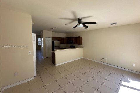 Adosado en alquiler en Hialeah, Florida, 3 dormitorios, 143.53 m2 № 1954138 - foto 3