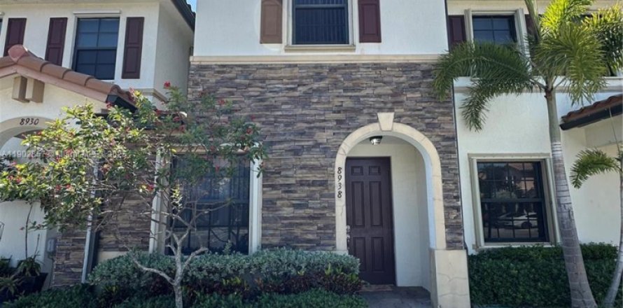 Adosado en Hialeah, Florida 3 dormitorios, 143.53 m2 № 1954138