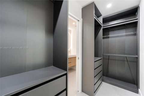 Villa ou maison à louer à Miami, Floride: 3 chambres, 115.57 m2 № 2006992 - photo 11