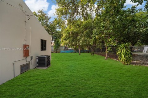 Villa ou maison à louer à Miami, Floride: 3 chambres, 115.57 m2 № 2006992 - photo 19