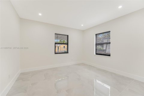 Villa ou maison à louer à Miami, Floride: 3 chambres, 115.57 m2 № 2006992 - photo 12