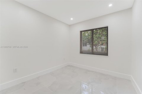 Villa ou maison à louer à Miami, Floride: 3 chambres, 115.57 m2 № 2006992 - photo 3