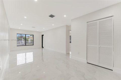 Villa ou maison à louer à Miami, Floride: 3 chambres, 115.57 m2 № 2006992 - photo 5