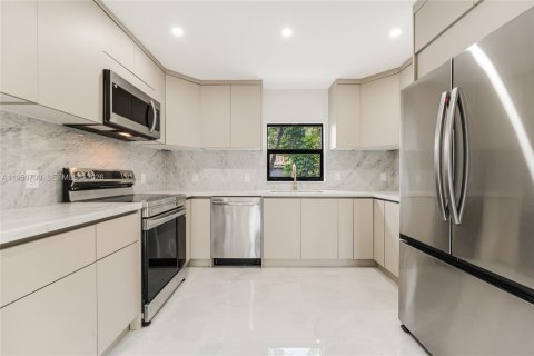 Villa ou maison à louer à Miami, Floride: 3 chambres, 115.57 m2 № 2006992 - photo 6