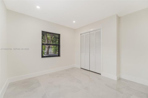 Villa ou maison à louer à Miami, Floride: 3 chambres, 115.57 m2 № 2006992 - photo 16