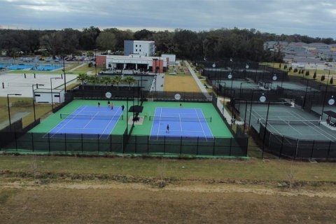 House in Zephyrhills, Florida 4 bedrooms, 180.14 sq.m. № 1854497 - photo 18