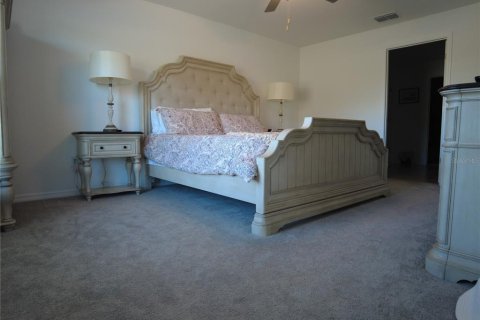 House in Zephyrhills, Florida 4 bedrooms, 180.14 sq.m. № 1854497 - photo 9