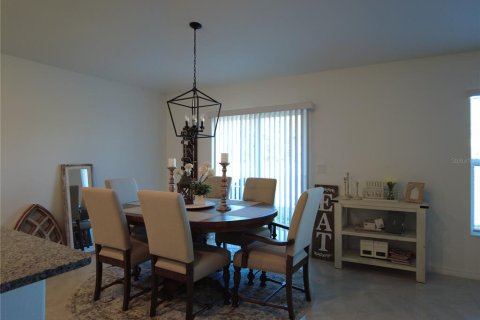 House in Zephyrhills, Florida 4 bedrooms, 180.14 sq.m. № 1854497 - photo 4