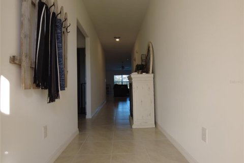 House in Zephyrhills, Florida 4 bedrooms, 180.14 sq.m. № 1854497 - photo 30