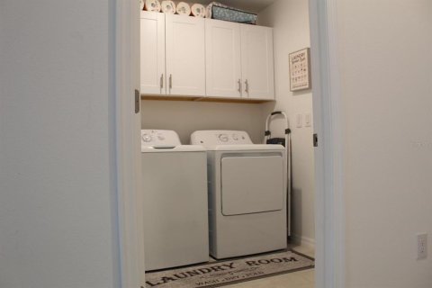 House in Zephyrhills, Florida 4 bedrooms, 180.14 sq.m. № 1854497 - photo 8