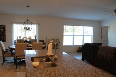 House in Zephyrhills, Florida 4 bedrooms, 180.14 sq.m. № 1854497 - photo 5