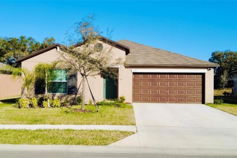 House in Zephyrhills, Florida 4 bedrooms, 180.14 sq.m. № 1854497 - photo 1