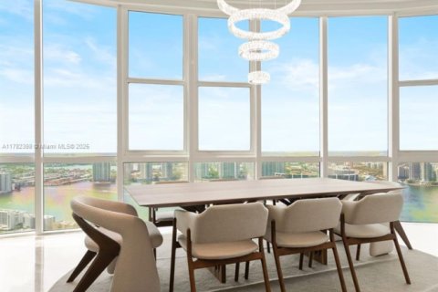 Condo in Sunny Isles Beach, Florida, 5 bedrooms  № 1731288 - photo 2