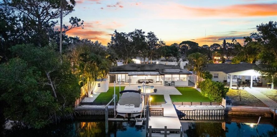 Villa ou maison à Saint Petersburg, Floride 3 chambres, 160.72 m2 № 1754677