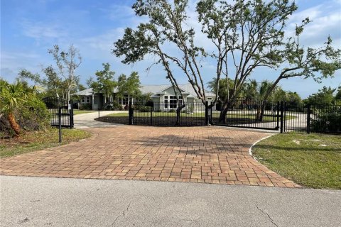 Casa en venta en Punta Gorda, Florida, 4 dormitorios, 432.18 m2 № 1565185 - foto 4