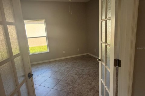 House in New Port Richey, Florida 3 bedrooms, 188.31 sq.m. № 2396200 - photo 24