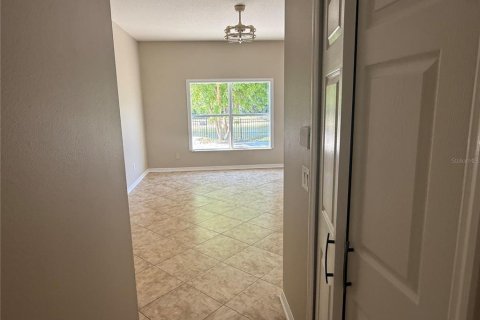 House in New Port Richey, Florida 3 bedrooms, 188.31 sq.m. № 2396200 - photo 13