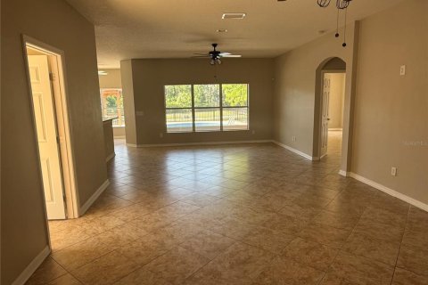 House in New Port Richey, Florida 3 bedrooms, 188.31 sq.m. № 2396200 - photo 4