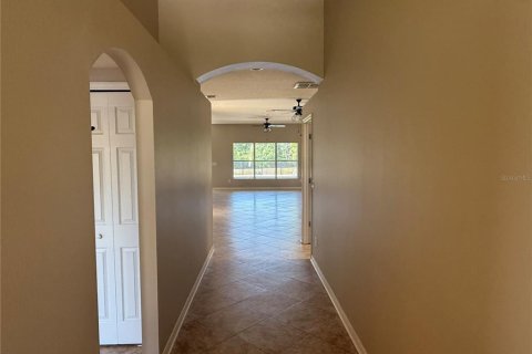 House in New Port Richey, Florida 3 bedrooms, 188.31 sq.m. № 2396200 - photo 3