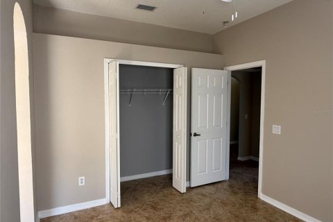 House in New Port Richey, Florida 3 bedrooms, 188.31 sq.m. № 2396200 - photo 9
