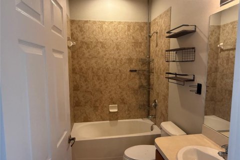 House in New Port Richey, Florida 3 bedrooms, 188.31 sq.m. № 2396200 - photo 10