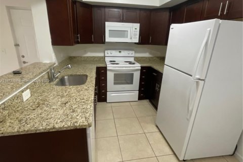 Copropriété à louer à Coconut Creek, Floride: 2 chambres, 104.98 m2 № 1923994 - photo 1